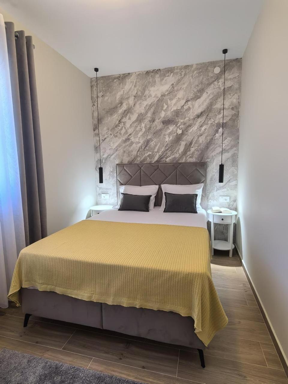Apartamento Sunny Hill - Parking - Fenced Garden - Luxury Loft Kotor Exterior foto